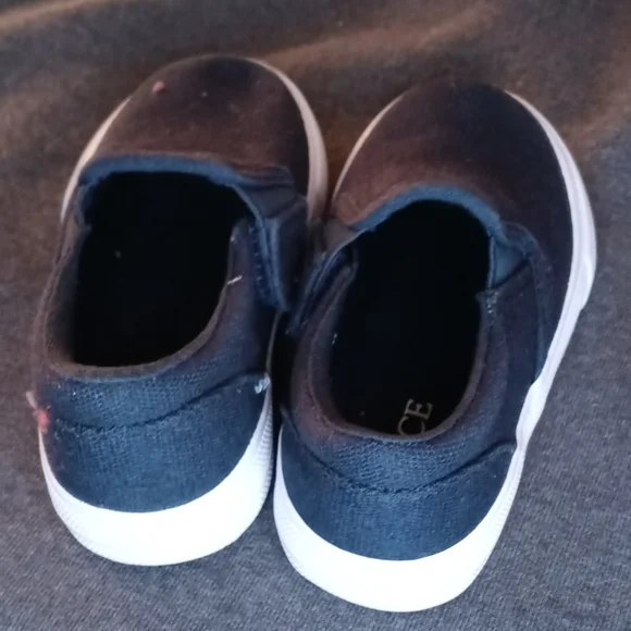 Shoes - Picture 3 of 4